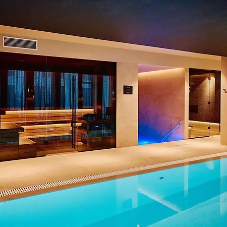 Moevenpick Hotel *